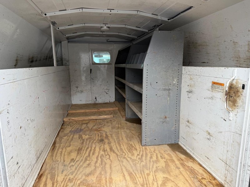 GMC Savana Commercial Cutaway Vehicle Full-screen Gallery Image 7