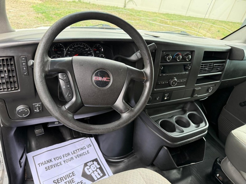 GMC Savana Commercial Cutaway Vehicle Full-screen Gallery Image 8