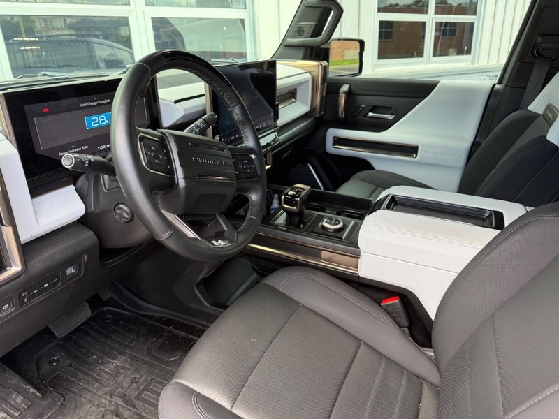 GMC HUMMER EV SUV Vehicle Full-screen Gallery Image 6