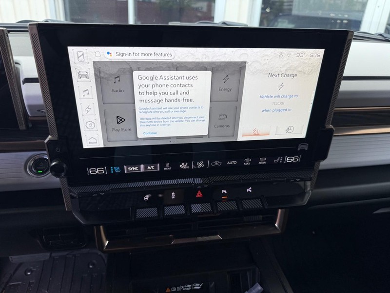 GMC HUMMER EV SUV Vehicle Full-screen Gallery Image 7