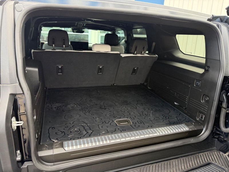 GMC HUMMER EV SUV Vehicle Full-screen Gallery Image 11