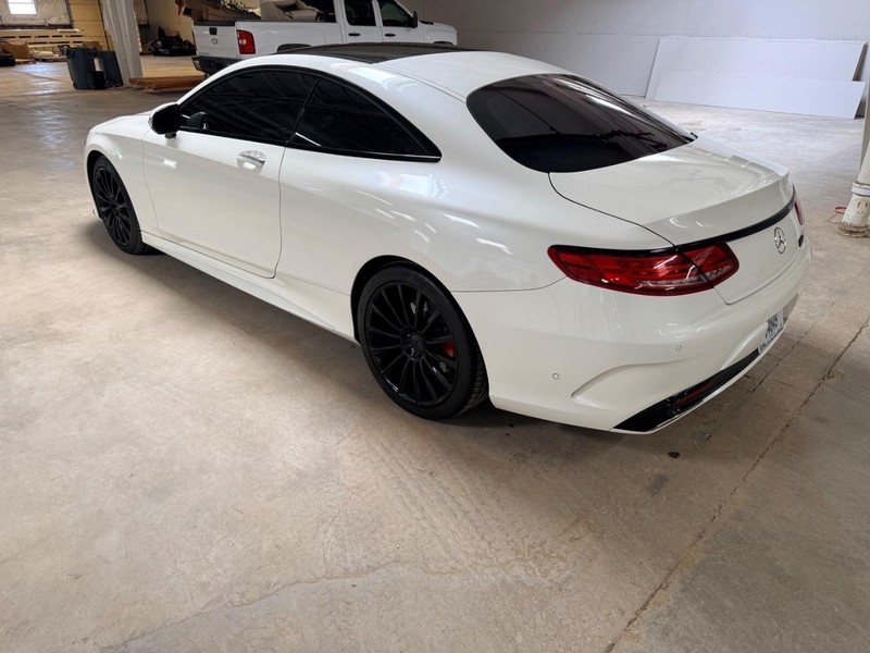 Mercedes-Benz S-Class Vehicle Full-screen Gallery Image 8