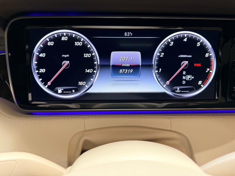 Mercedes-Benz S-Class Vehicle Full-screen Gallery Image 13