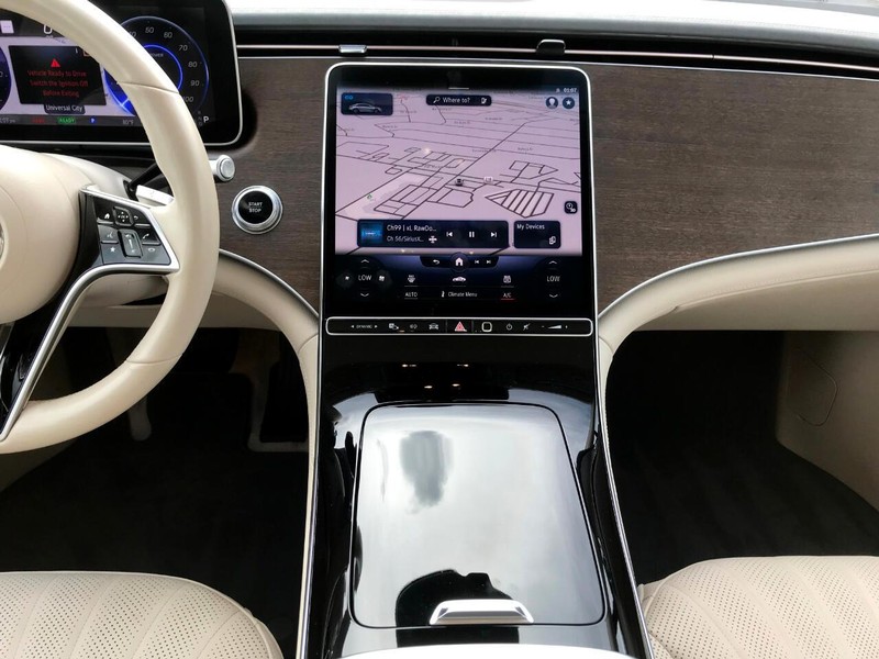 Mercedes-Benz EQS Vehicle Full-screen Gallery Image 7