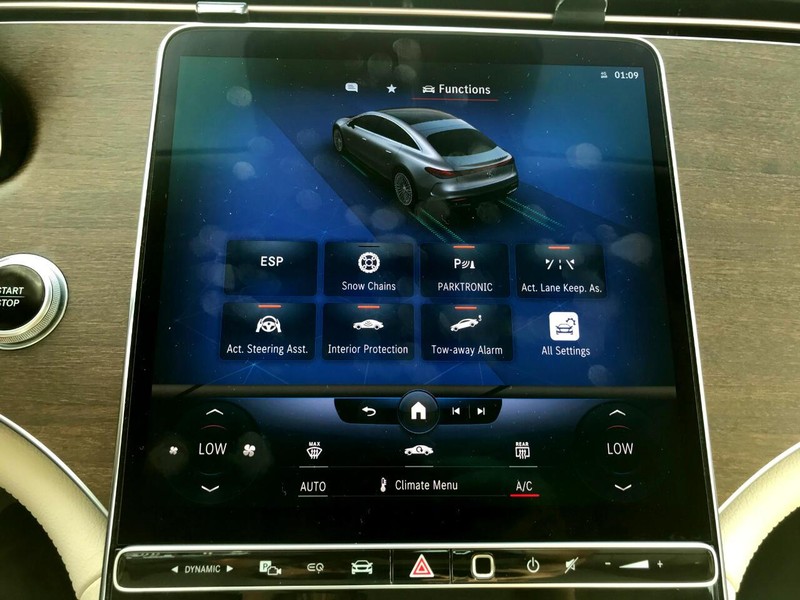 Mercedes-Benz EQS Vehicle Full-screen Gallery Image 10