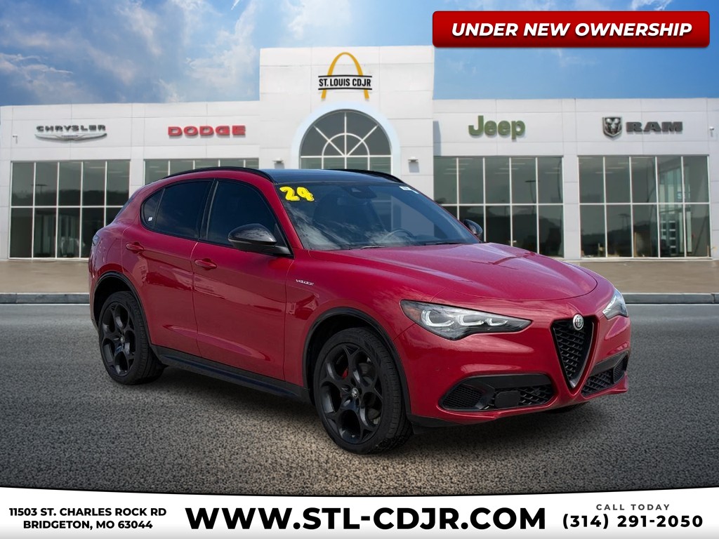 Alfa Romeo Stelvio Vehicle Full-screen Gallery Image 01