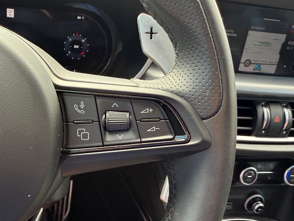 Alfa Romeo Stelvio Vehicle Full-screen Gallery Image 18