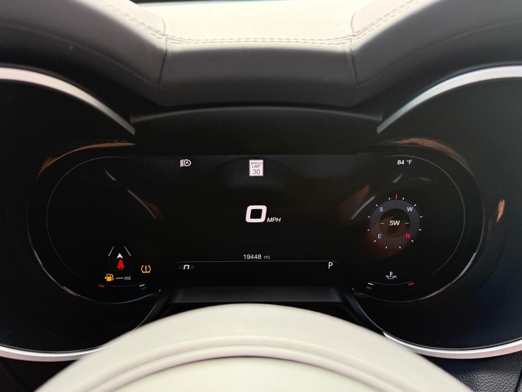 Alfa Romeo Stelvio Vehicle Full-screen Gallery Image 19