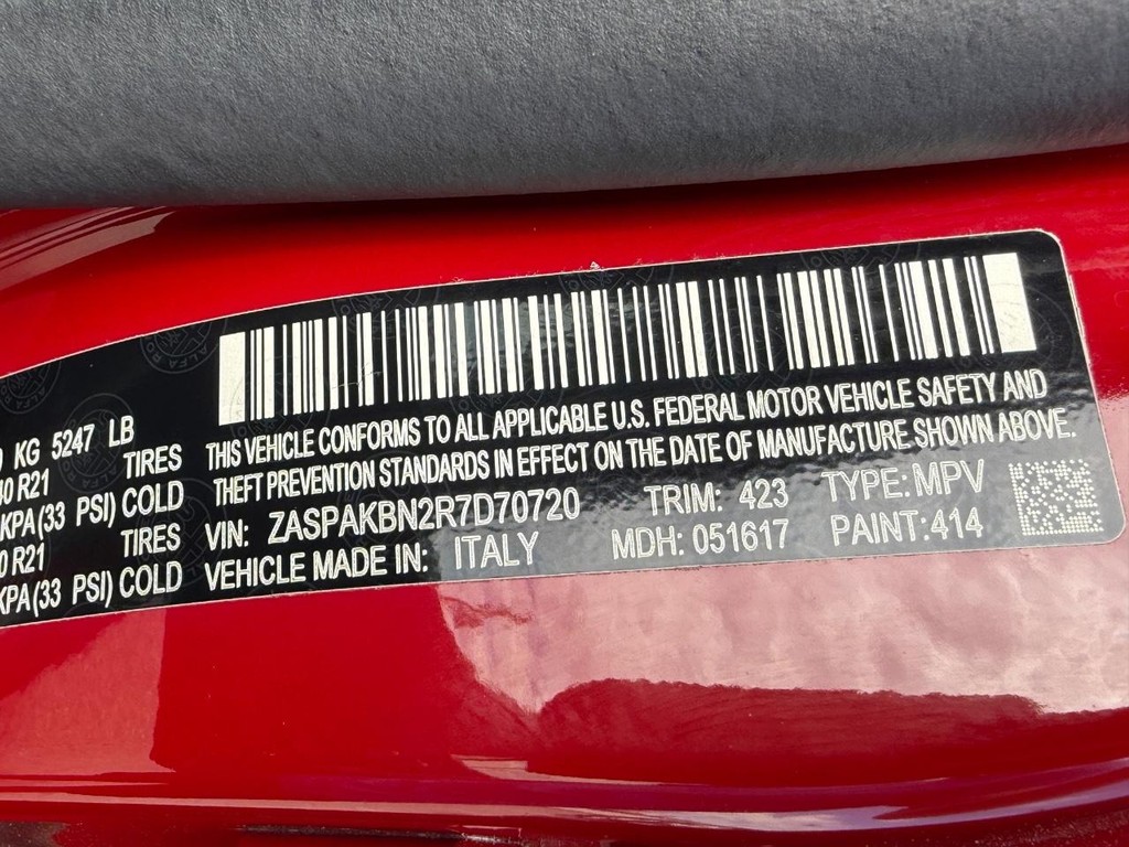 Alfa Romeo Stelvio Vehicle Full-screen Gallery Image 23