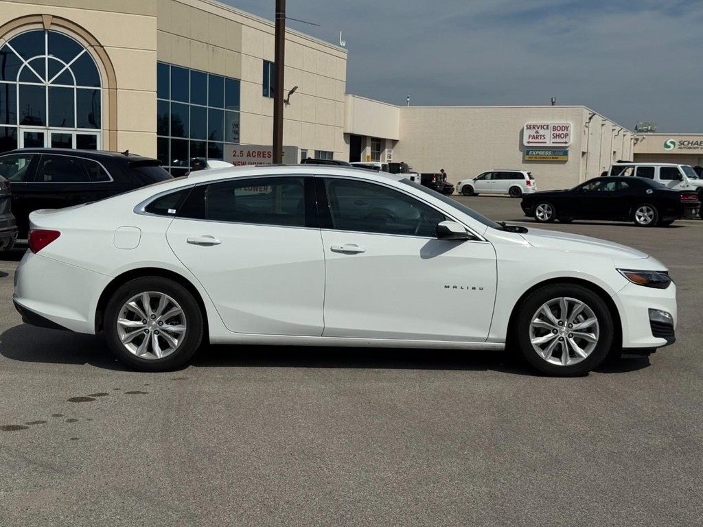 Chevrolet Malibu Vehicle Full-screen Gallery Image 02