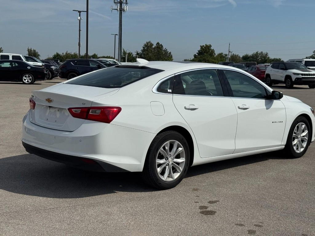 Chevrolet Malibu Vehicle Full-screen Gallery Image 03