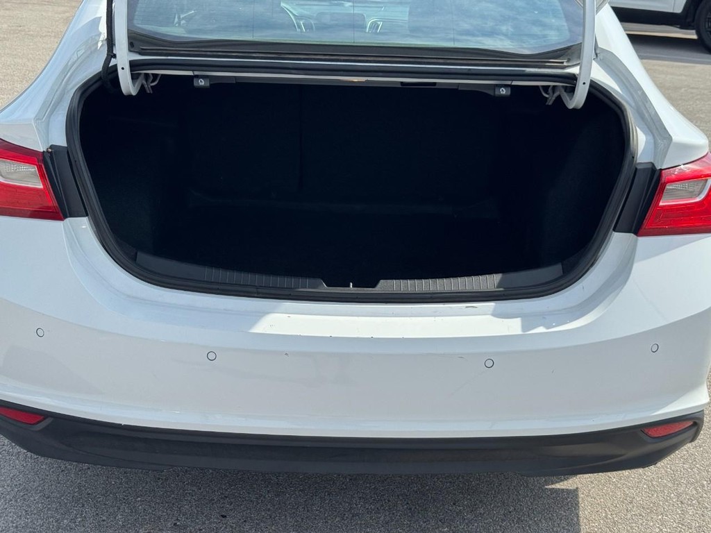 Chevrolet Malibu Vehicle Full-screen Gallery Image 04