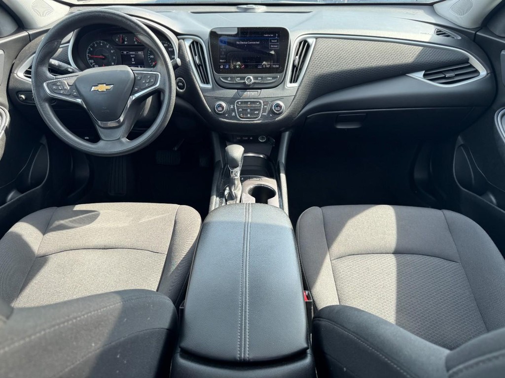 Chevrolet Malibu Vehicle Full-screen Gallery Image 11