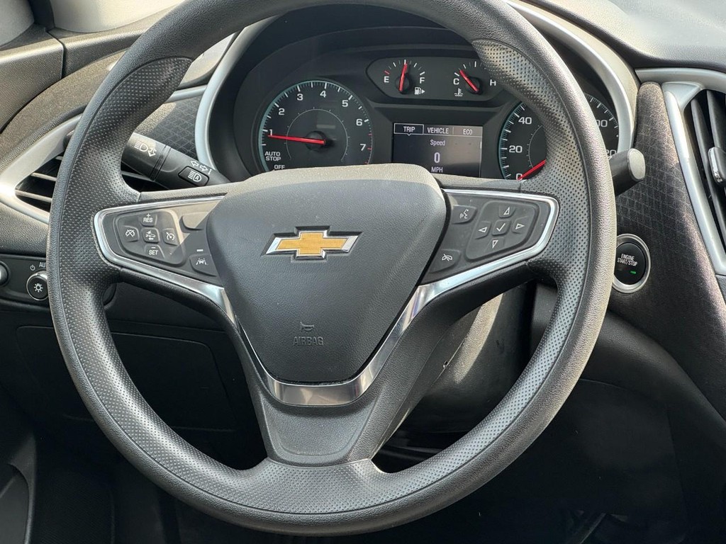 Chevrolet Malibu Vehicle Full-screen Gallery Image 12