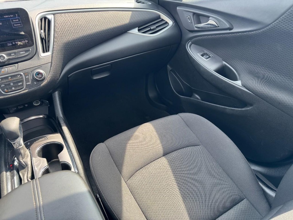 Chevrolet Malibu Vehicle Full-screen Gallery Image 15