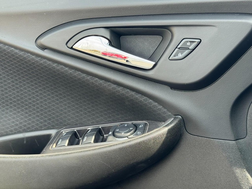 Chevrolet Malibu Vehicle Full-screen Gallery Image 22