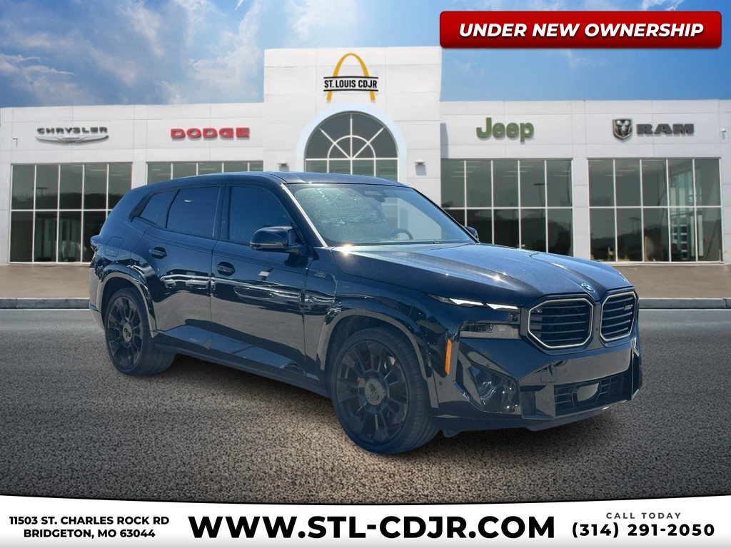 BMW XM Vehicle Full-screen Gallery Image 01