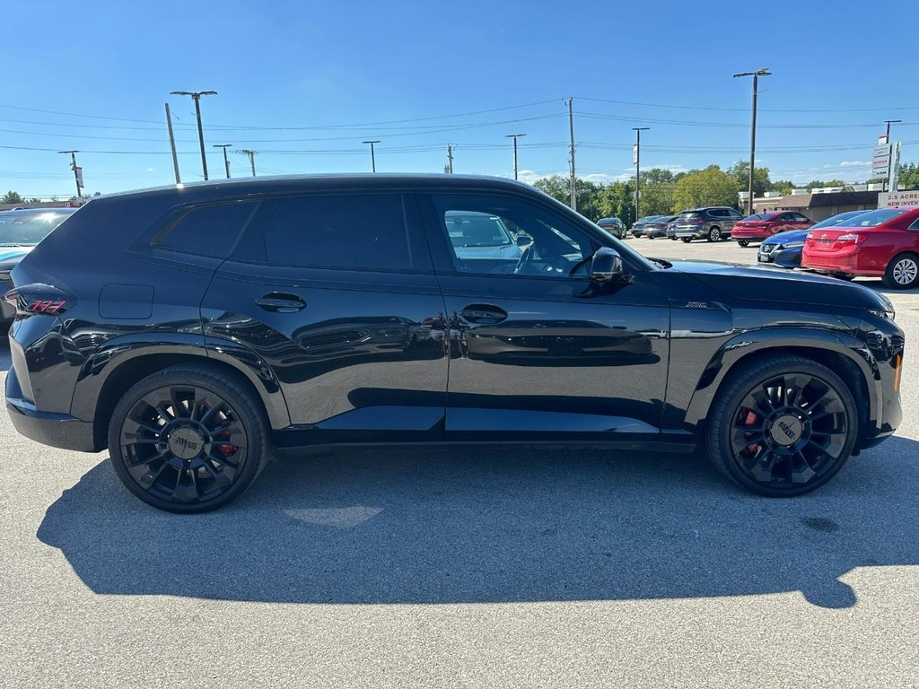 BMW XM Vehicle Full-screen Gallery Image 02