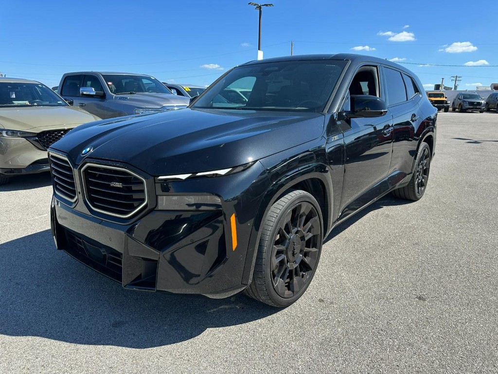 BMW XM Vehicle Full-screen Gallery Image 08