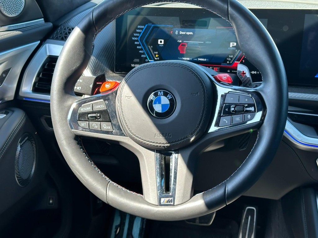 BMW XM Vehicle Full-screen Gallery Image 13