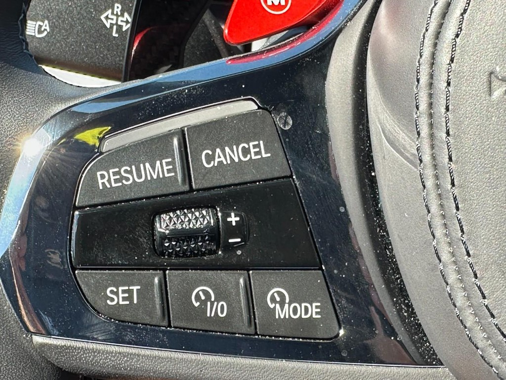 BMW XM Vehicle Full-screen Gallery Image 21