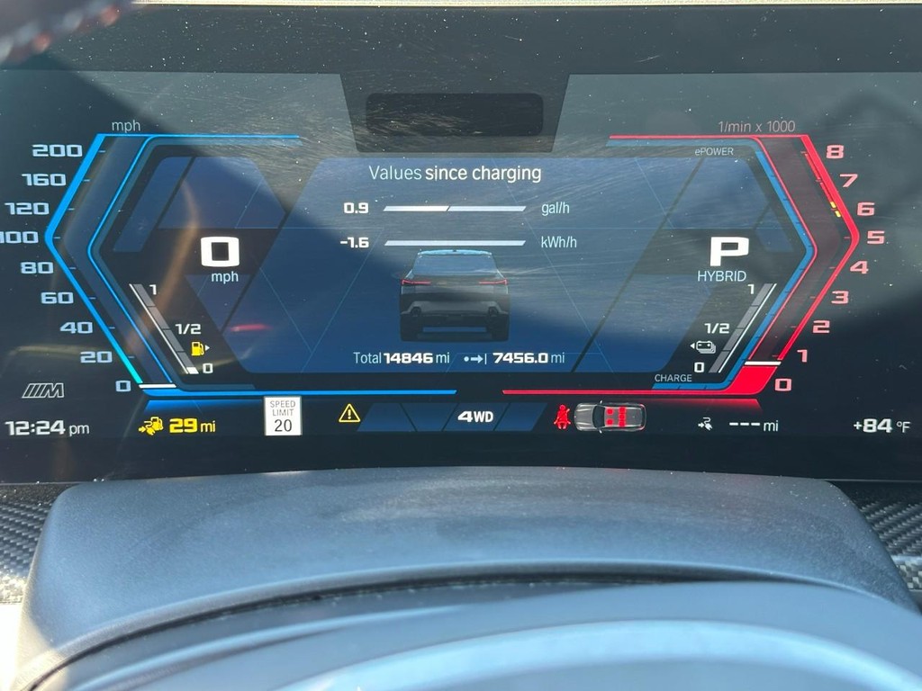 BMW XM Vehicle Full-screen Gallery Image 23