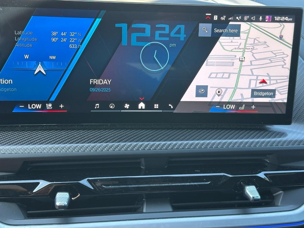 BMW XM Vehicle Full-screen Gallery Image 24