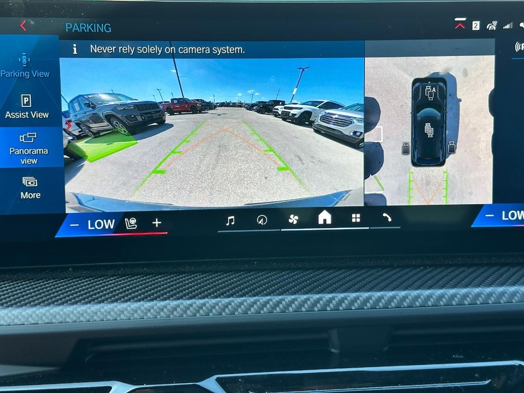 BMW XM Vehicle Full-screen Gallery Image 25