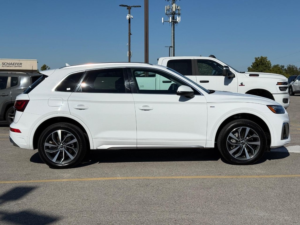 Audi Q5 Vehicle Full-screen Gallery Image 02