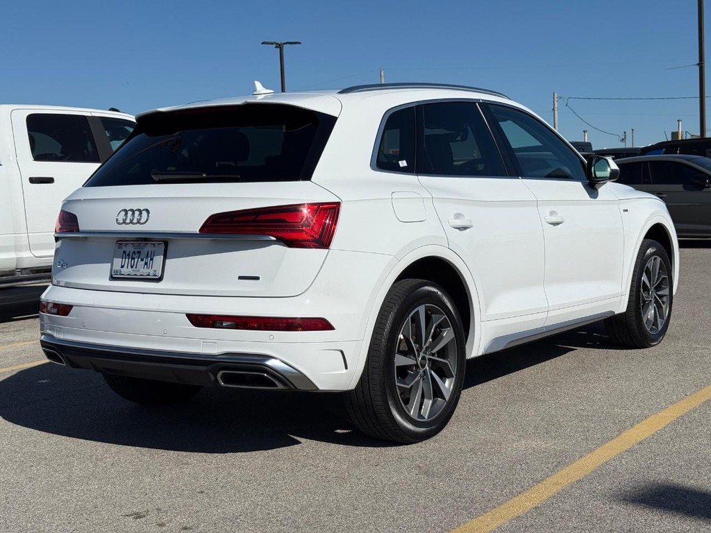 Audi Q5 Vehicle Full-screen Gallery Image 03