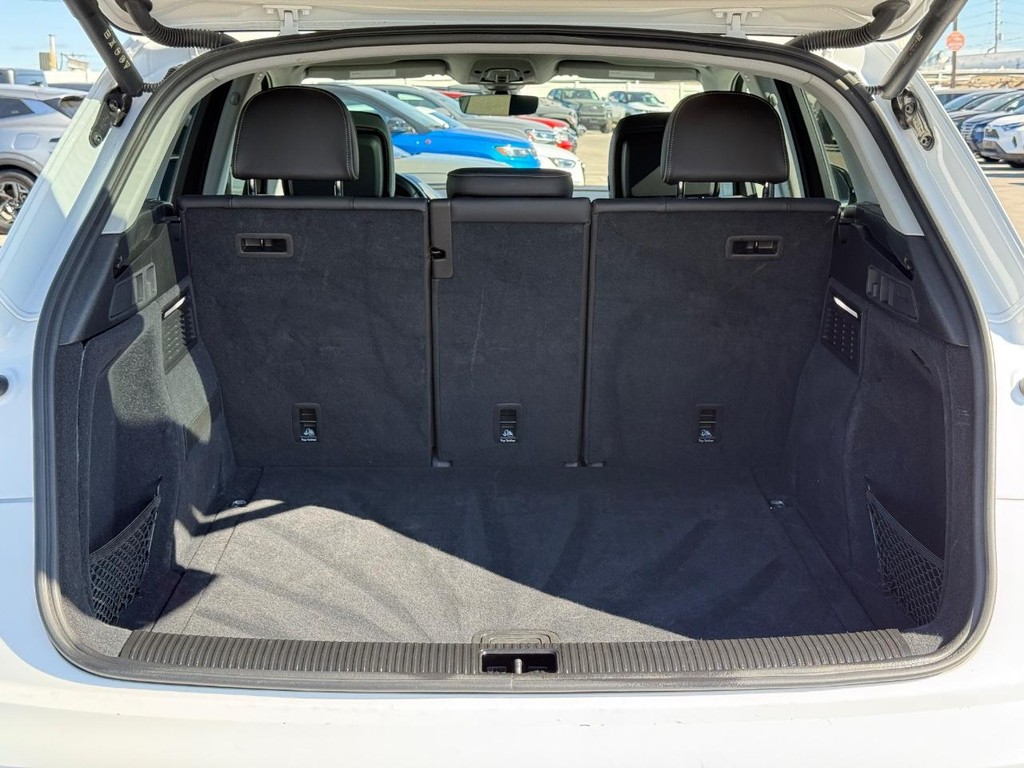 Audi Q5 Vehicle Full-screen Gallery Image 06