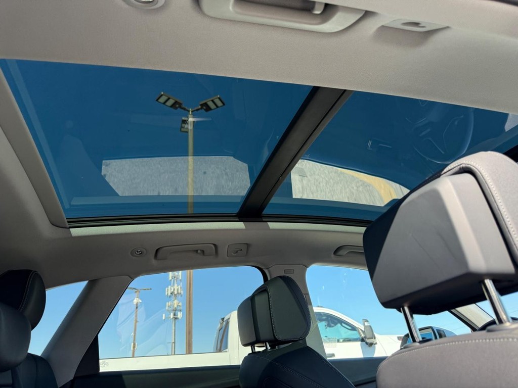 Audi Q5 Vehicle Full-screen Gallery Image 12