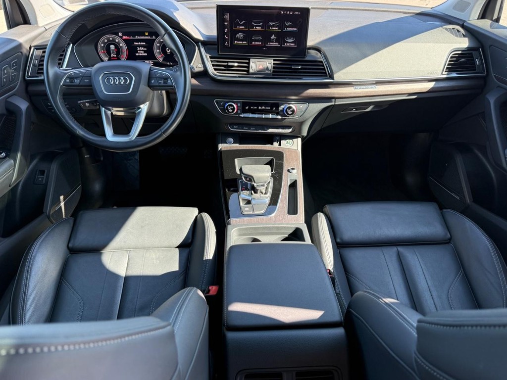 Audi Q5 Vehicle Full-screen Gallery Image 13