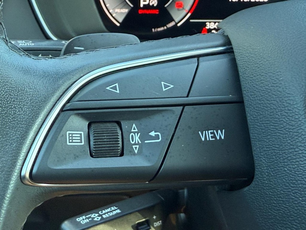 Audi Q5 Vehicle Full-screen Gallery Image 15