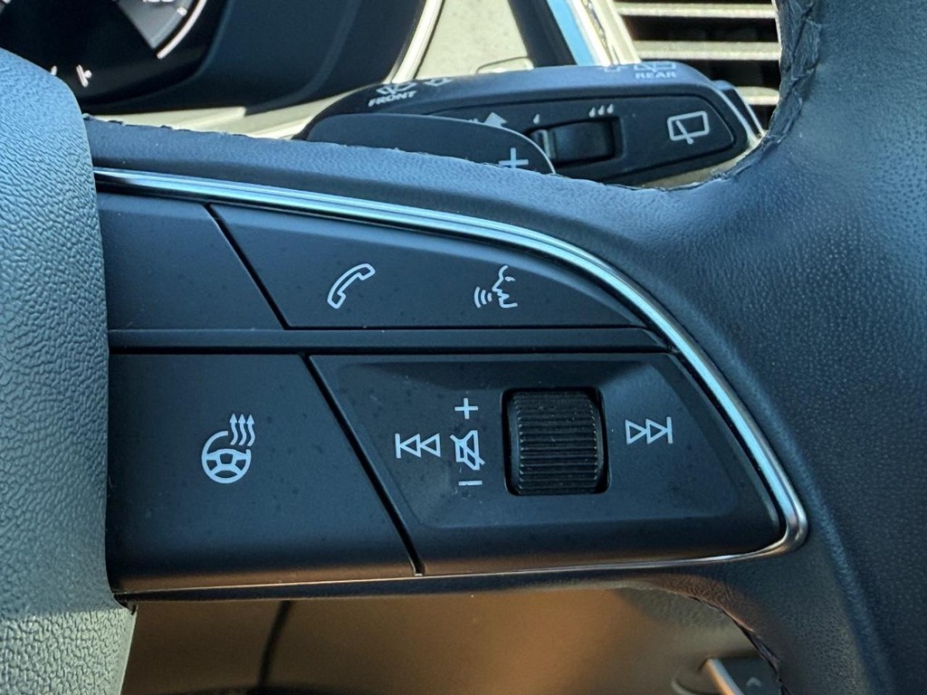 Audi Q5 Vehicle Full-screen Gallery Image 16