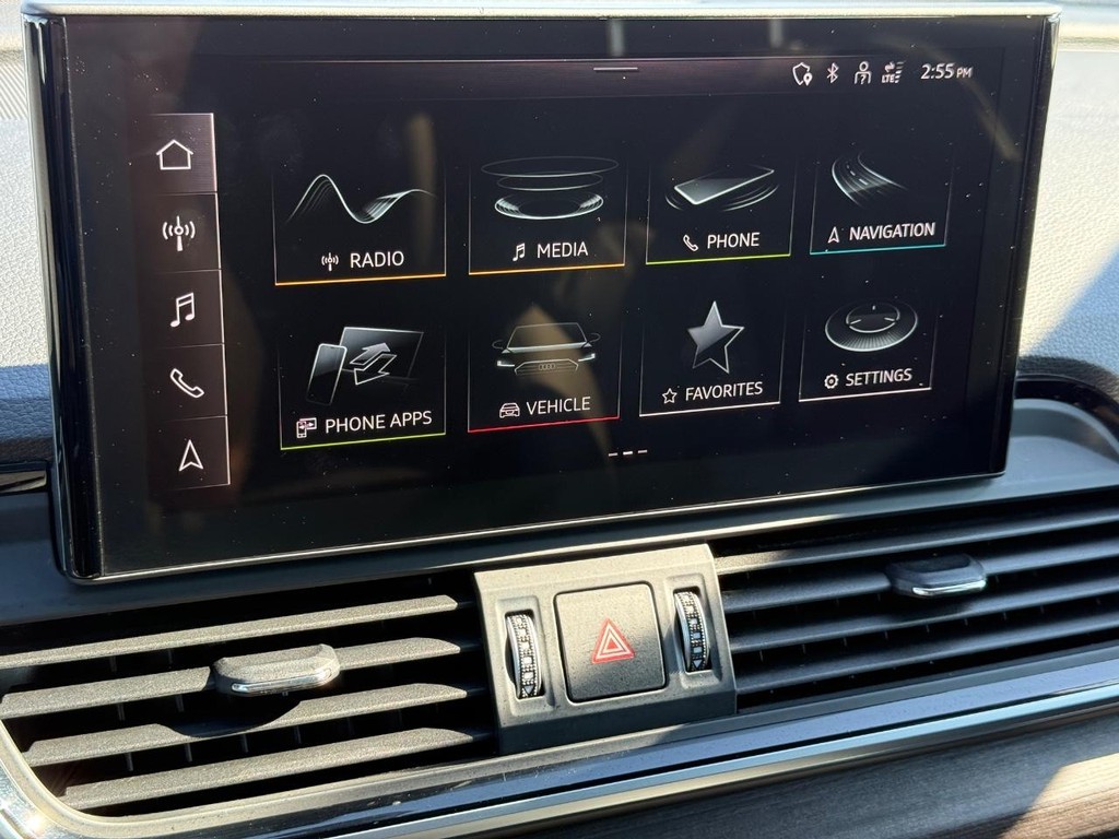 Audi Q5 Vehicle Full-screen Gallery Image 17