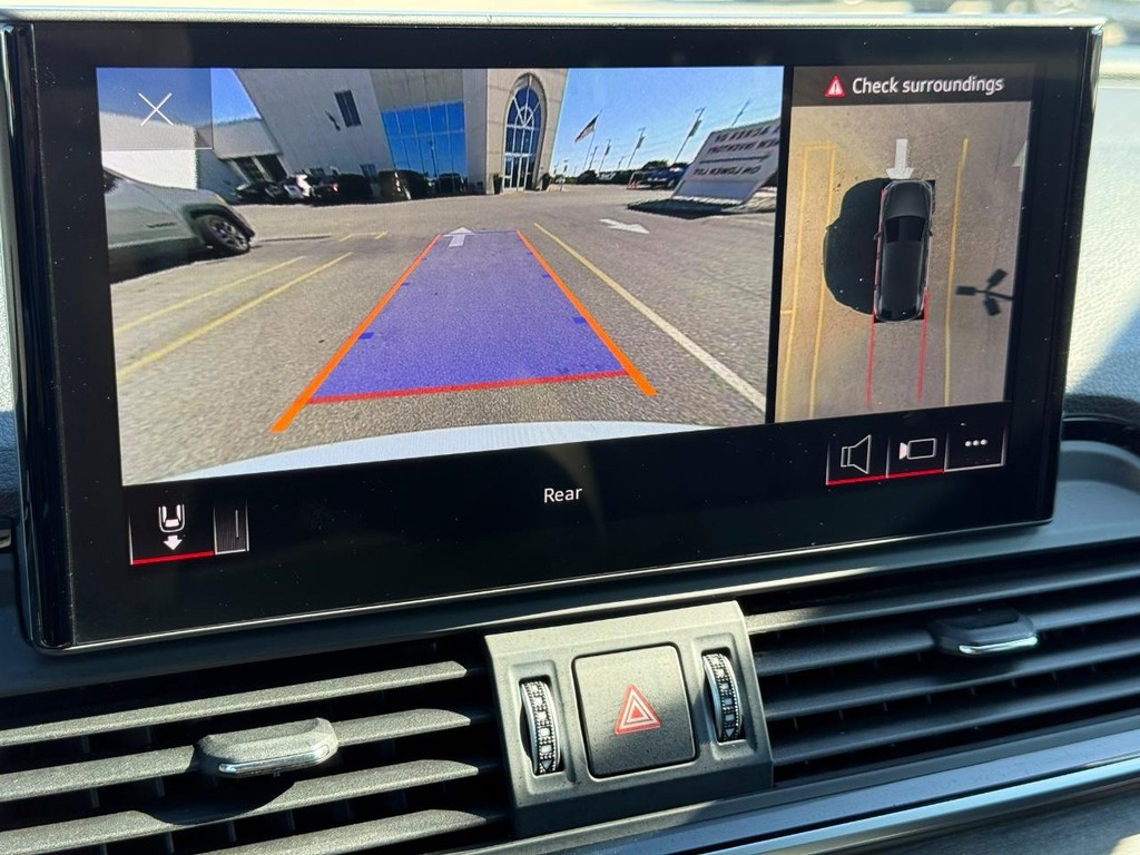 Audi Q5 Vehicle Full-screen Gallery Image 18