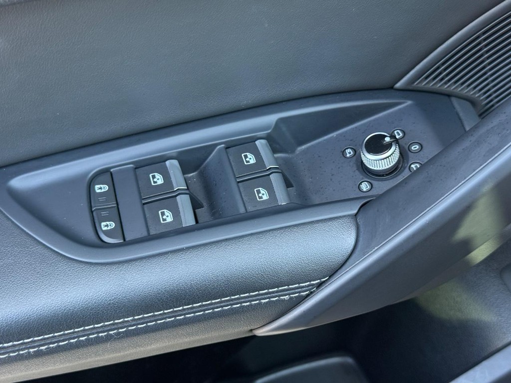 Audi Q5 Vehicle Full-screen Gallery Image 27