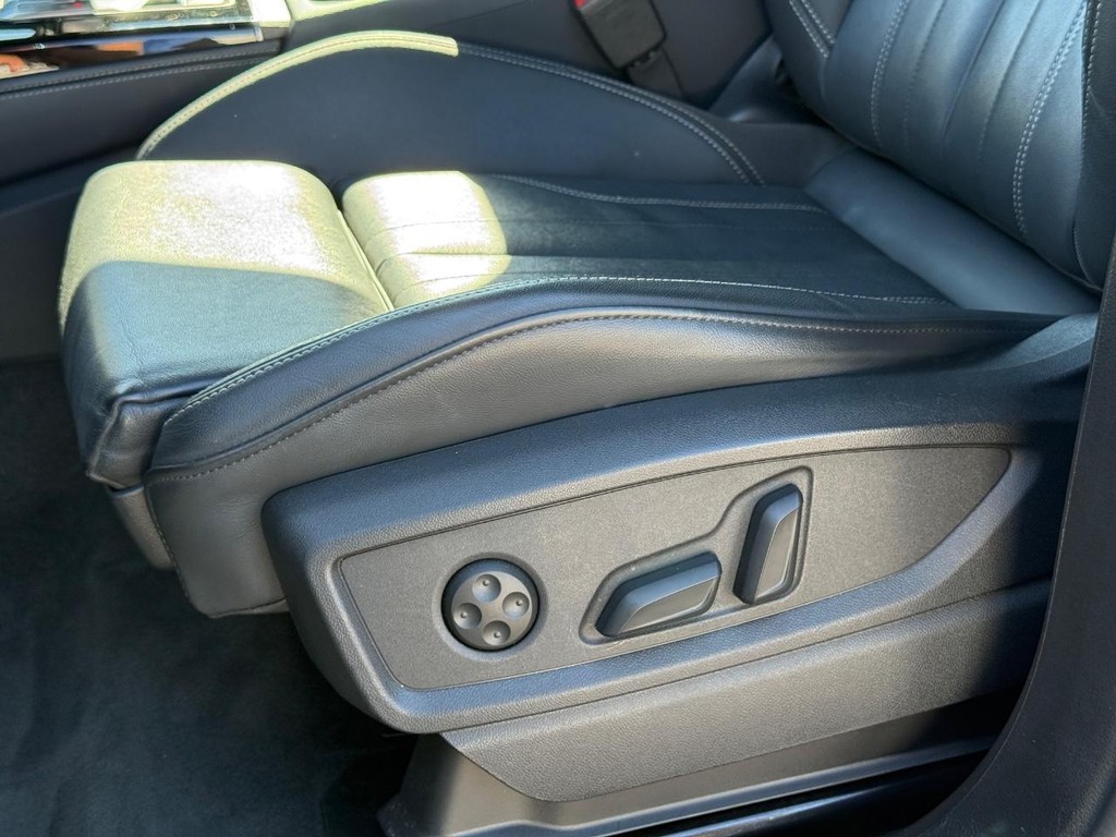 Audi Q5 Vehicle Full-screen Gallery Image 28