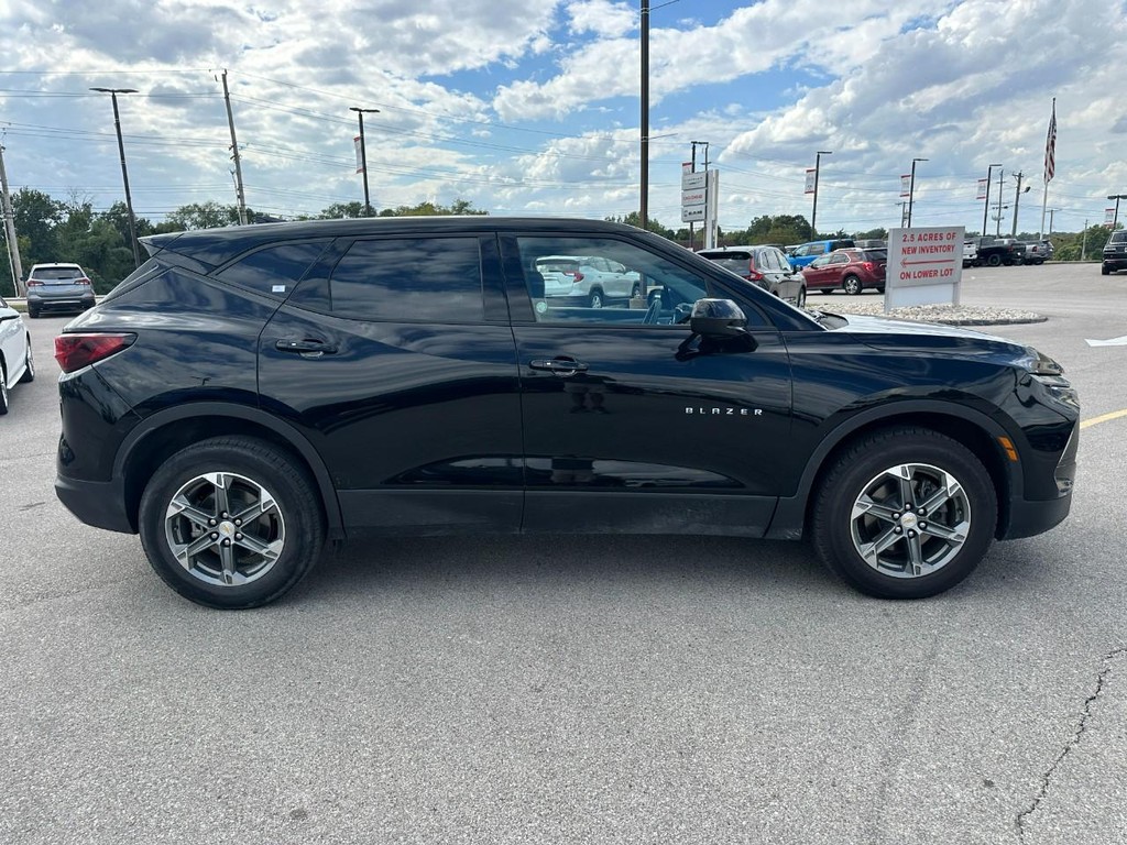 Chevrolet Blazer Vehicle Full-screen Gallery Image 02