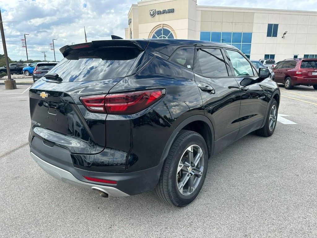 Chevrolet Blazer Vehicle Full-screen Gallery Image 03