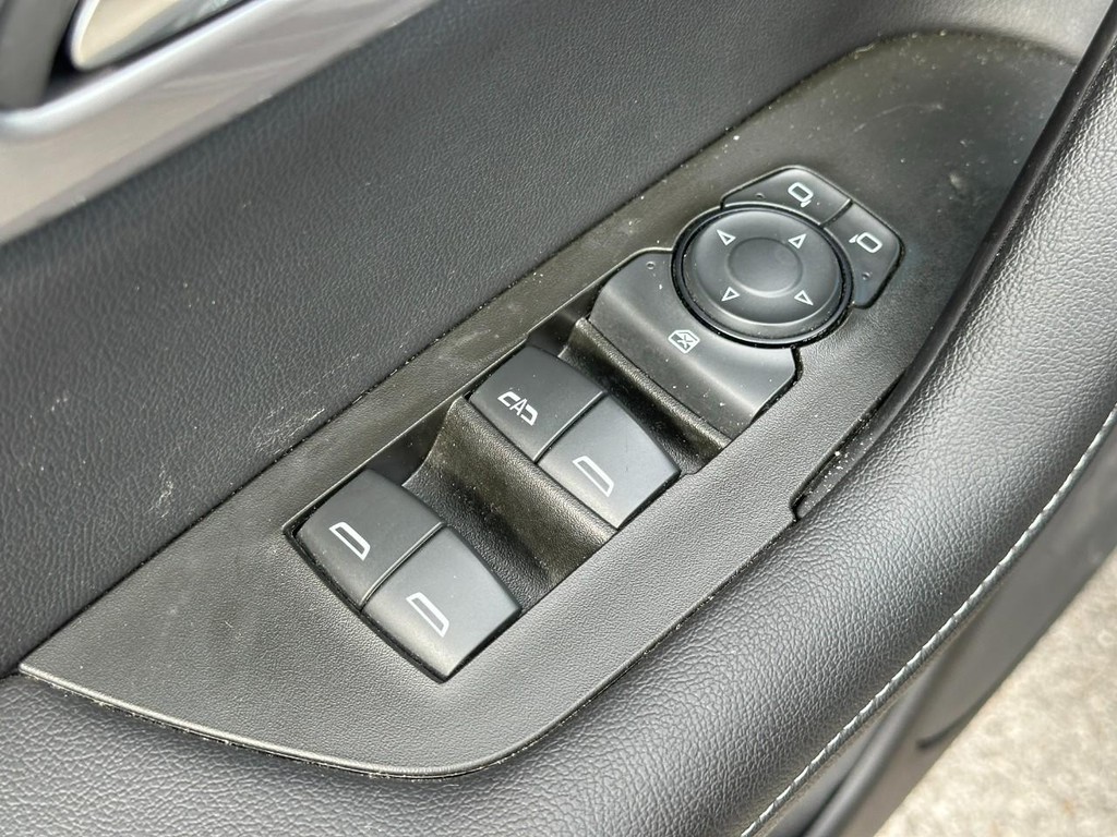 Chevrolet Blazer Vehicle Full-screen Gallery Image 16