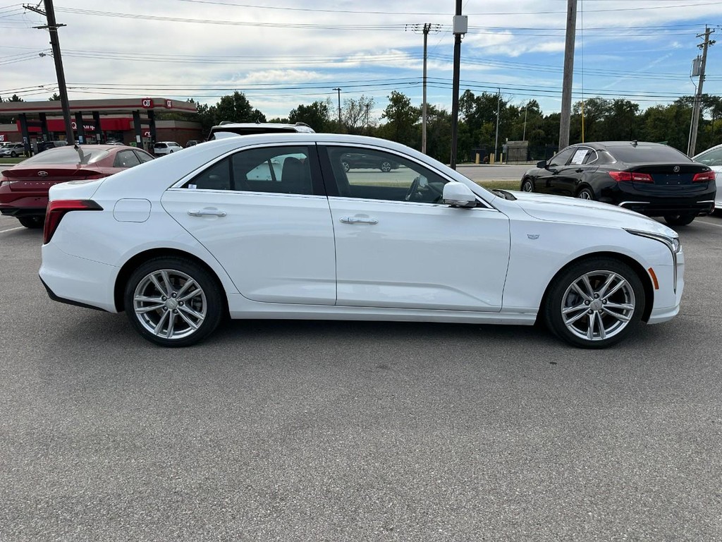 Cadillac CT4 Vehicle Full-screen Gallery Image 02