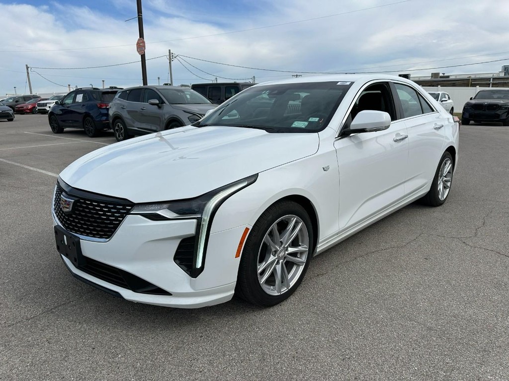 Cadillac CT4 Vehicle Full-screen Gallery Image 06