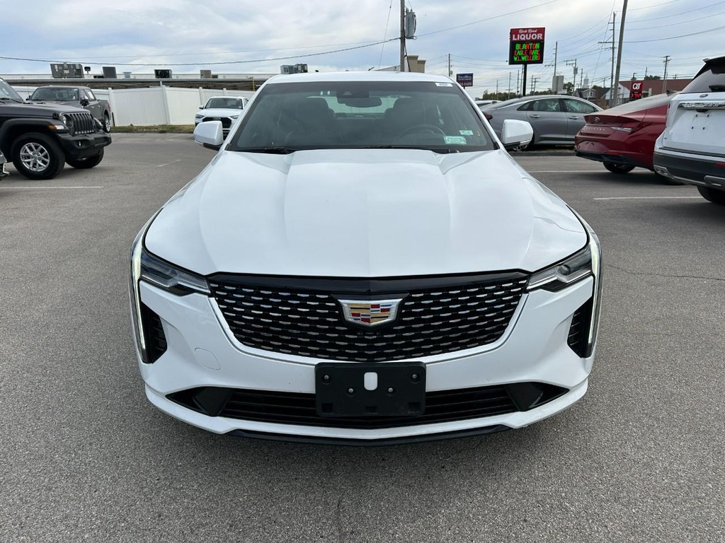 Cadillac CT4 Vehicle Full-screen Gallery Image 07