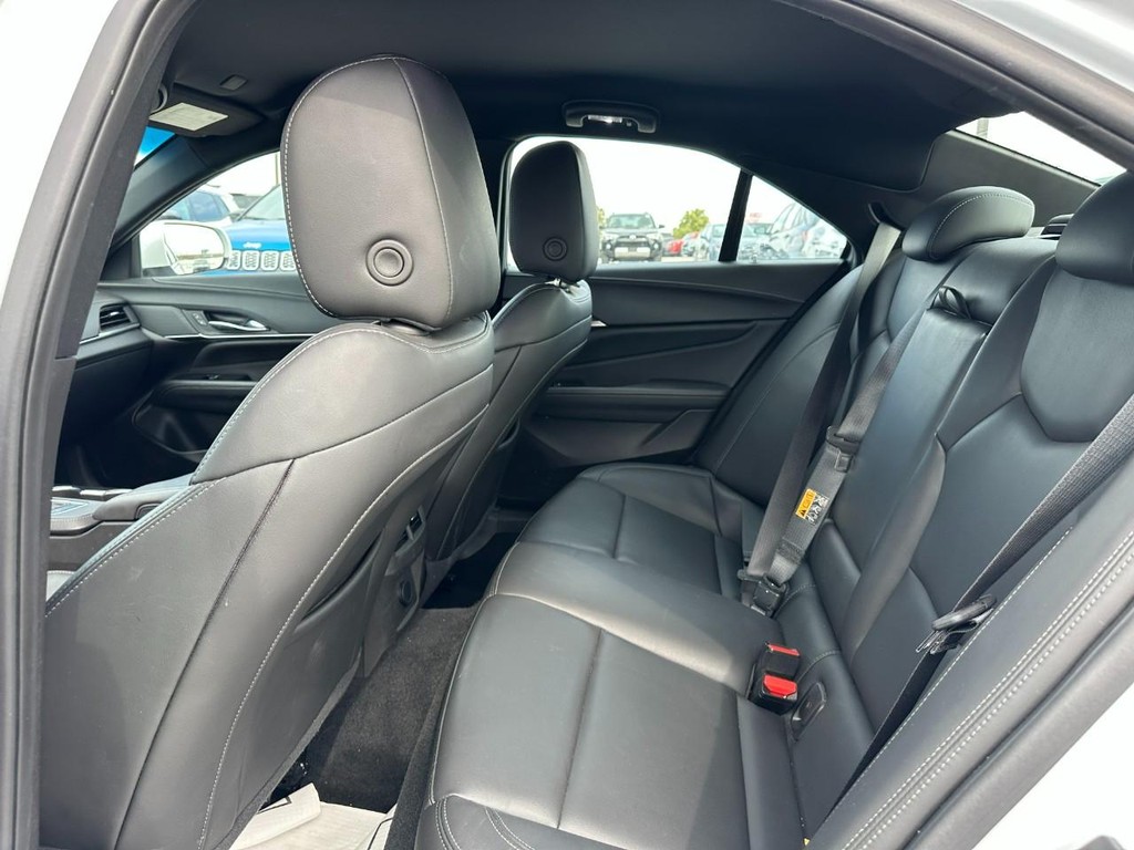 Cadillac CT4 Vehicle Full-screen Gallery Image 08