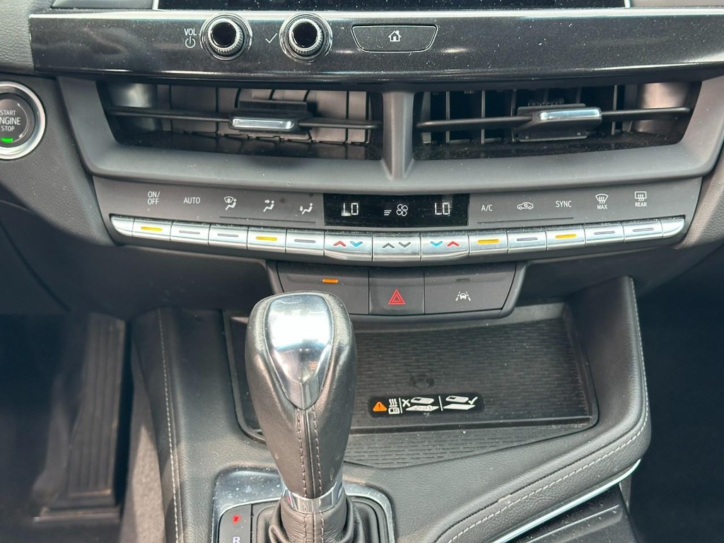 Cadillac CT4 Vehicle Full-screen Gallery Image 12