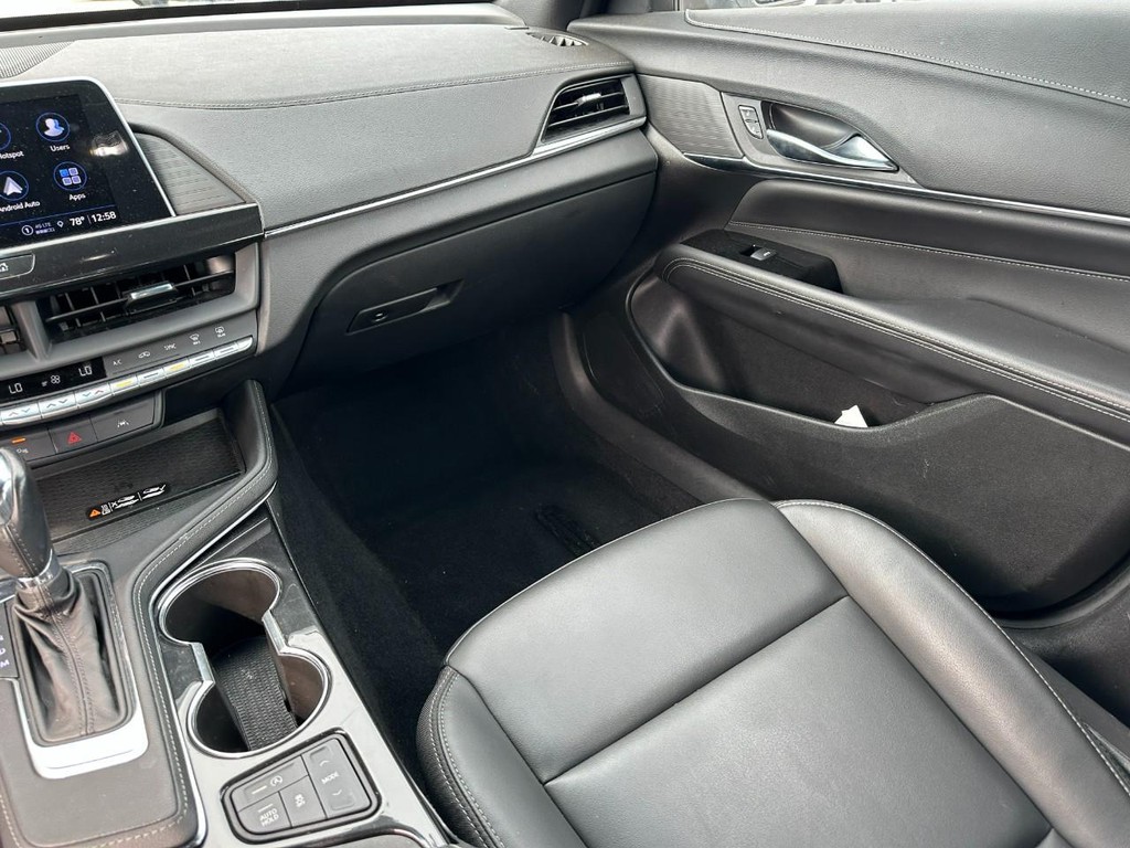 Cadillac CT4 Vehicle Full-screen Gallery Image 13