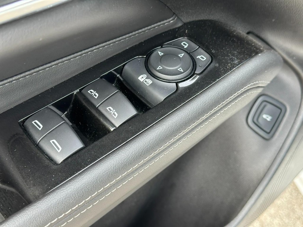 Cadillac CT4 Vehicle Full-screen Gallery Image 14