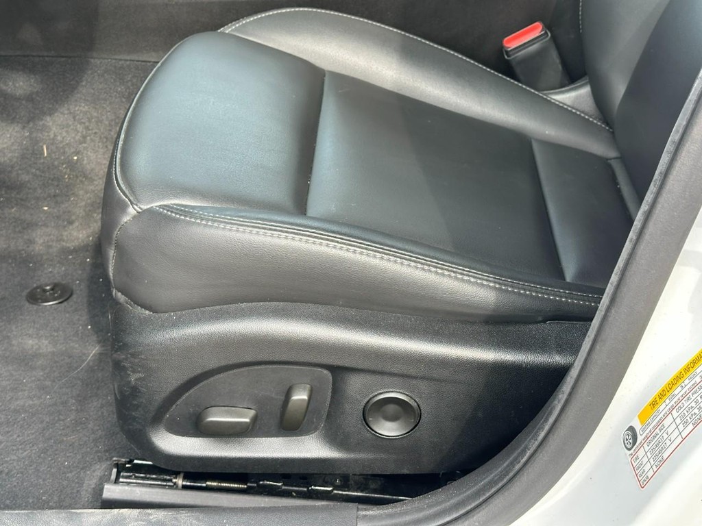 Cadillac CT4 Vehicle Full-screen Gallery Image 15